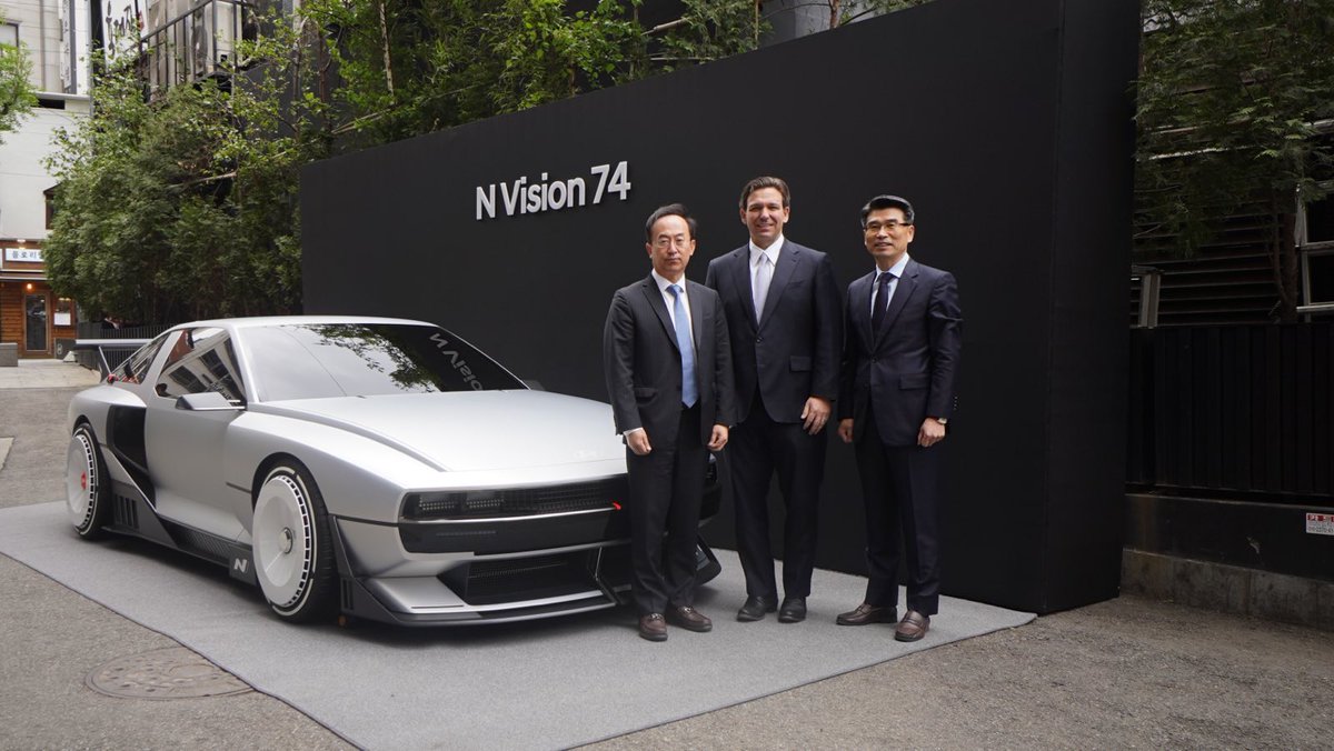 GovRonDeSantis's tweet image. Enjoyed chatting with the President of Hyundai, Karl Kim and the President of Kia, Song Ho-Sung!