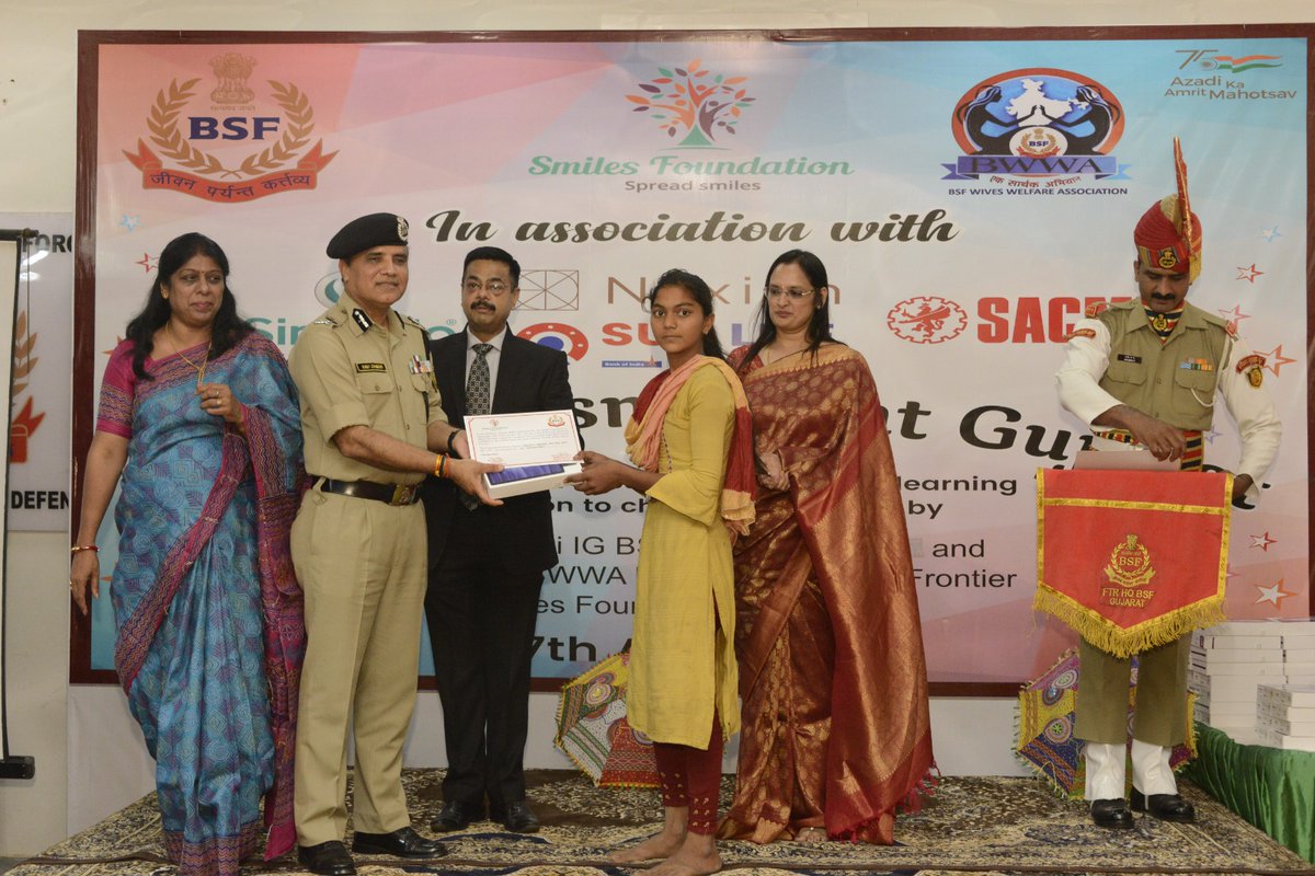BSF_Gujarat's tweet photo. On 27/04/2023, #BWWA @BSF_Gujarat in collaboration with #SmilesFoundation distributed tablets with e-learning facilities to underprivileged children of border villages of Banaskantha, Patan &amp; Kutch Distt. of Gujarat, as well as wards of Veeranganas &amp; serving personnel of BSF. https://t.co/xrdftGX2IH