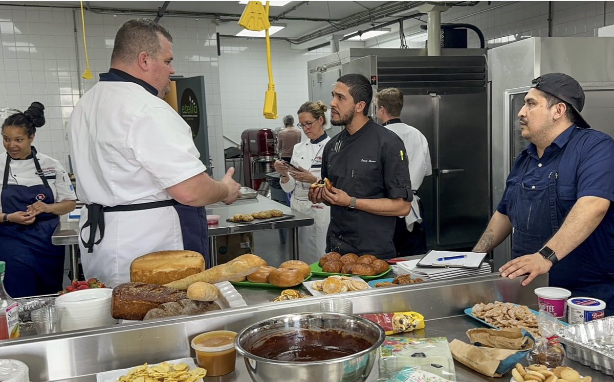 eterra_kitchen's tweet photo. Culinary Professionals Together.
#chefsroll #rationalusa #icombipro #rationalag #forchefs #forbakers #nycchefs #bestofnyc #nyccommercialkitchen #nyckitchenrental #nycrentalkitchen #nycculinaryevent #nycbakes #nyccooks #nyceventspace #harlemny #eterrakitchen https://t.co/xm69YXDOR5