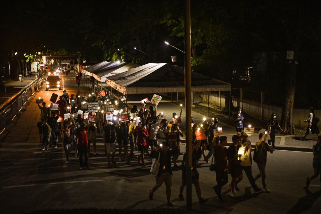PUP_COCSC's tweet photo. ICYMI: Nakiisa ang COC Community sa isinagawang flashlight mobilization noong Martes upang irehistro ang ating pagkadismaya sa power outage at ang ating patuloy na pagpapanawagan sa mataas na badyet para sa pamantasan.
ยฉ The Catalyst
#PUPBudgetIncrease
#UniteAndStruggle https://t.co/tv6fvCYzJi