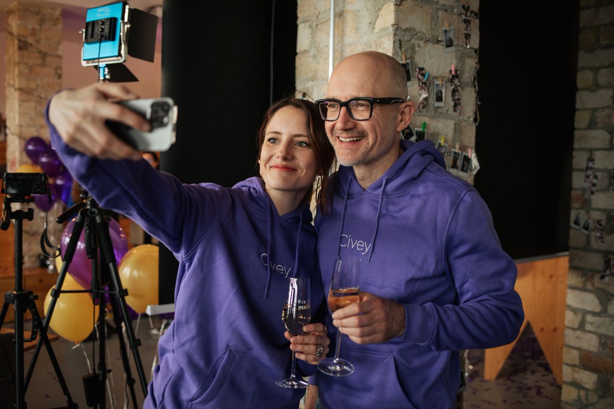 gerritrichter's tweet photo. Today we released our new Branding at @civey_de  with a Big Bang:  Thank you so much everyone, who made this journey happen! https://t.co/yFj7NZSwkB
