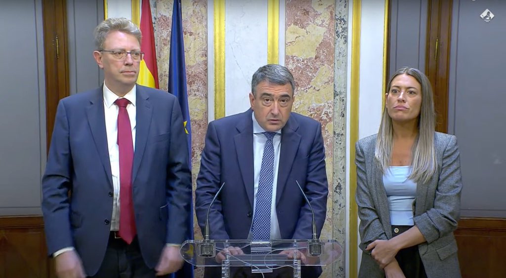 ideiazabaldub's tweet photo. ❌ Hoy las derechas vasca (@eajpnv), catalana (Junts y PDeCAT) y española (PP, Vox, Cs) han votado en bloque contra la nueva Ley de Vivienda. Y es que aunque tengan banderas distintas todos comparten mismos intereses rentistas y especulativos, de hecho amenazan con recurrirla. https://t.co/uNYLaKItPd