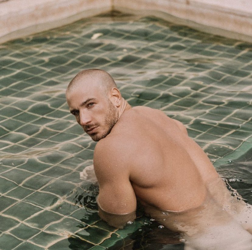 Sunny #thursday by our pool feel so much better. Isn’t it? ☀️🕶️💦
👉🏼thelatebirdslisbon.com

.
.
.
📸: @nils_petter_sorung, @guilhermecamposcosta, @djooke33, @benjaminsimeoni
#TheLateBirdsLisbon #gaylife #gayhotel #poolday