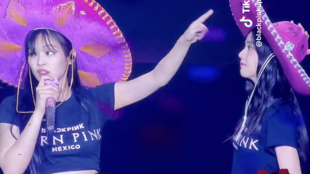 jnsoofolder's tweet photo. they look really cute with this pink mexican hats 😭 https://t.co/d2p1DRgR58
