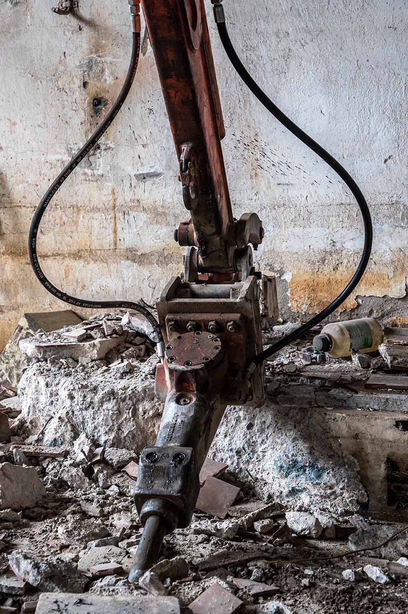 plutex's tweet image. #PLUTEX im Tabakquartier: Was passiert hinter der Fassade des neuen Tabakquartiers? Sehenswerte Fotoreportage vom Stadteilverein Pulsdorf von den Anfängen des Umbaus: pusdorf.info/index.php/allt… @HBwissenswert @HBdigitalmedia #Bremen #DataCenter