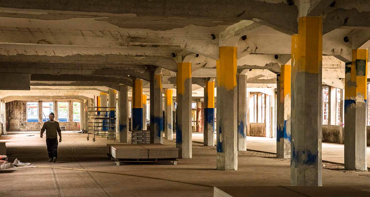 plutex's tweet image. #PLUTEX im Tabakquartier: Was passiert hinter der Fassade des neuen Tabakquartiers? Sehenswerte Fotoreportage vom Stadteilverein Pulsdorf von den Anfängen des Umbaus: pusdorf.info/index.php/allt… @HBwissenswert @HBdigitalmedia #Bremen #DataCenter