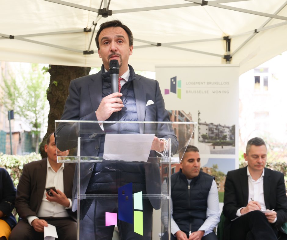 LbwBrussels's tweet photo. Nous avons officiellement lancé notre plan de #rénovation énergétique 🤩
Plus d'infos dans notre article : https://t.co/0hKgAf1YHn 
We hebben officieel ons energierenovatieplan gelanceerd 🤩 
Ons artikel : https://t.co/y85EatVQbx

#bruxelles #logementsocial https://t.co/Ma9ZUCP0qP