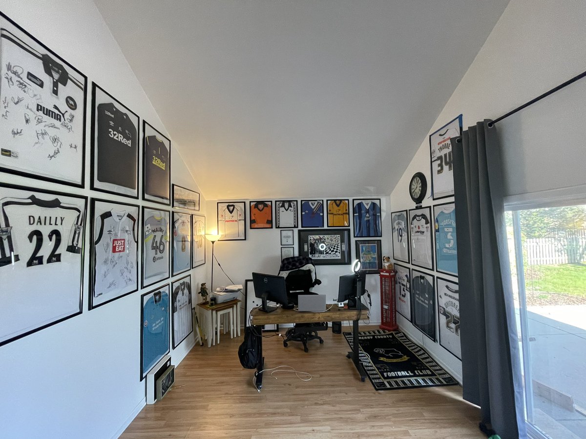 WMackenzie71's tweet photo. Hey all, I will be in Derby May 31st - June 13th. Would love to add to my @dcfcofficial collection in the USA where I am now living. Top items: 
- Match worn shirts 
- Player issue shirts 
- Also anything that can fit in a suitcase easily.
#dcfc #COYR 🐏 🇺🇸 🏴󠁧󠁢󠁥󠁮󠁧󠁿 🐏 https://t.co/y6yqNav5Fp