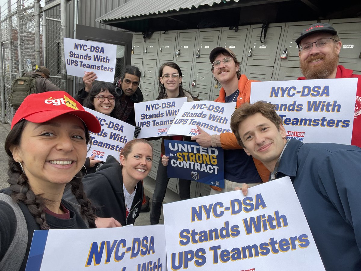 QueensDSA's tweet photo. *SOLIDARITY DELIVERS THE GOODS*
Proud to stand with @804_local @Teamsters in their fight for a fair contract alongside @alexaforcouncil! https://t.co/YmqmLs90Mc