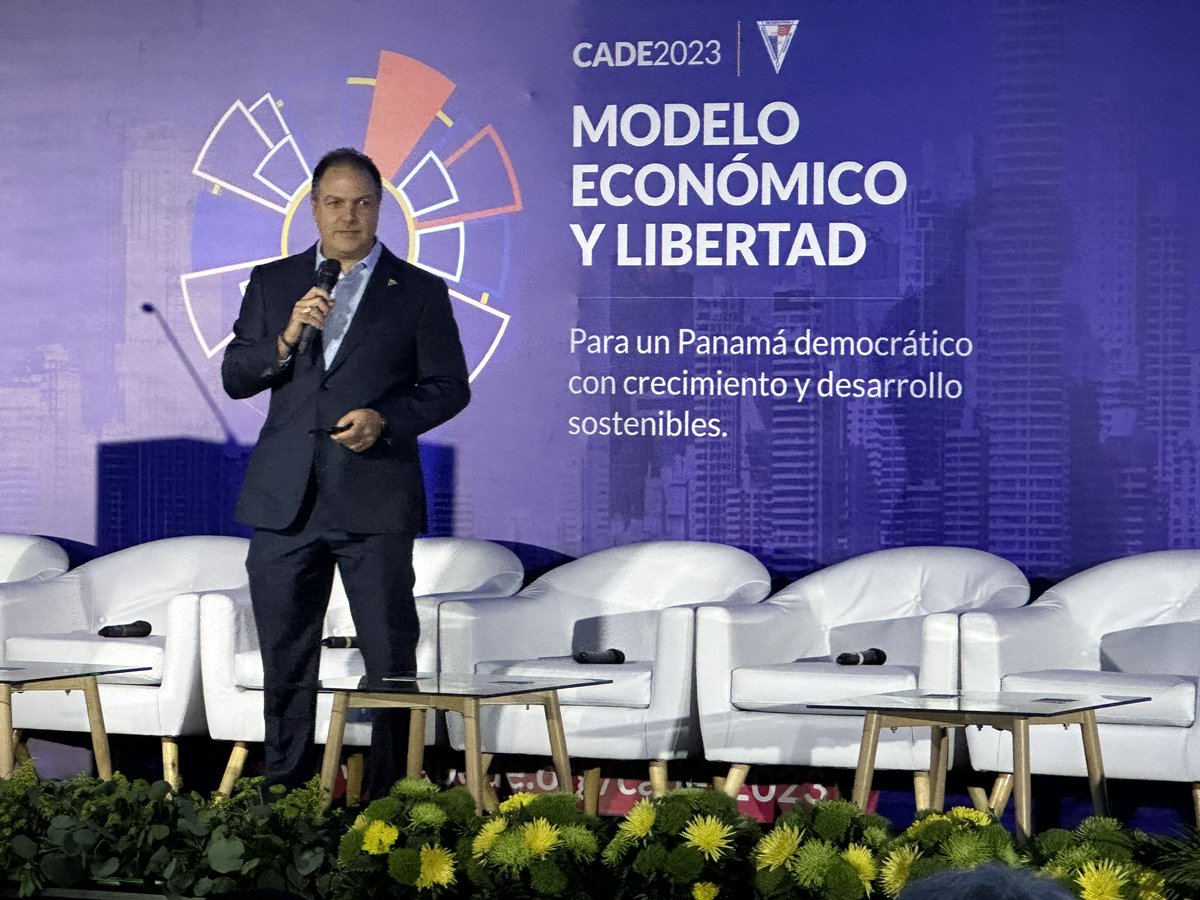 Moisés Cohen inicia tercer día de CADE 2023 con el Presentación magistral sobre Cómo ser un país competitivo a través del emprendimiento. @apedeorg @capitalbankpanama