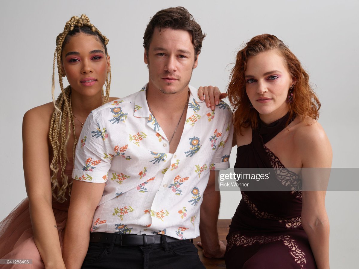 KyleAllen_Daily's tweet image. 📸 || Kyle and the cast of &quot;Space Oddity&quot; Portraits at the Tribeca Festival 2022 #kyleallen #spaceoddity