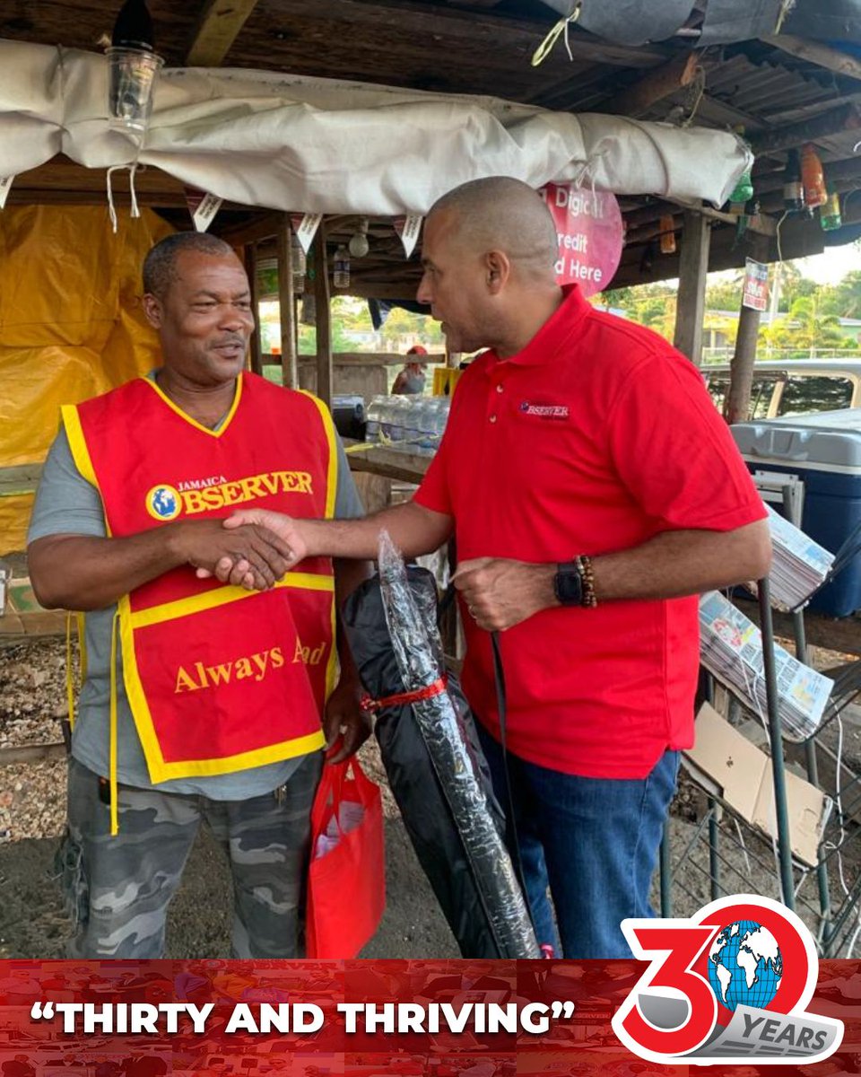 JamaicaObserver's tweet photo. Managing Director of The Jamaica Observer, Dominic Beaubrun and Circulation Manager, Keith Barnes congratulate this year's top performer Dennis Howell, a Clarendon vendor.
#OTeamStrong #JOLTurnsThirty #ThirtyAndThriving #WeRunRoad #LoveWhatWeDo #Celebrating30years #AlwaysAhead https://t.co/Fpe814tBse