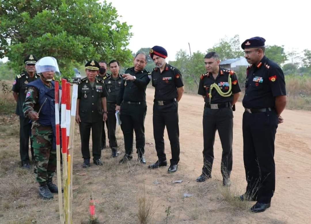 Inaugural Army to Army Staff Talks #AAST between #IndianArmy & #RoyalCambodianArmy were conducted at #SiemRep, #Cambodia. The #AAST focused on #DefenceCooperation & ways to enhance training engagement. The #AAST delegation also.

#IndiaCambodiaFriendship
#GarhwalRifles03