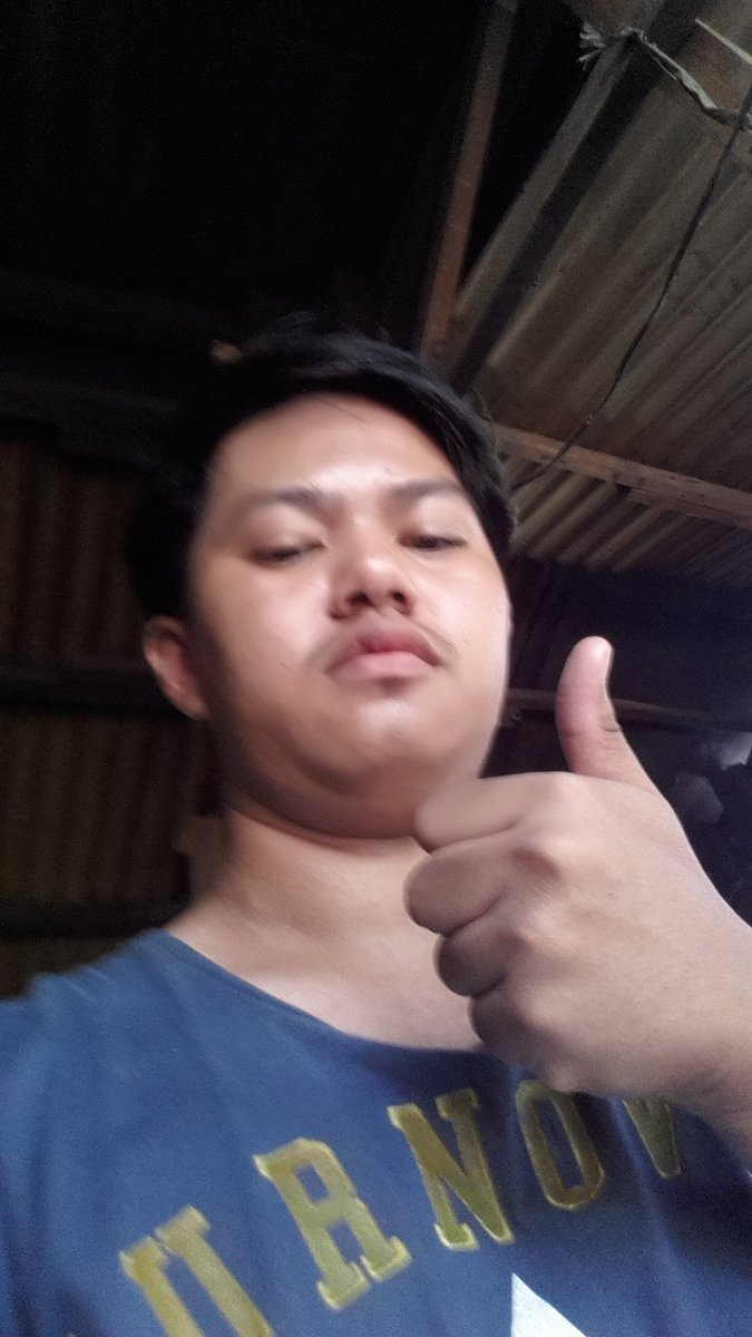gaming1o6's tweet photo. thumbs up bitches https://t.co/pOT3HWtIrS