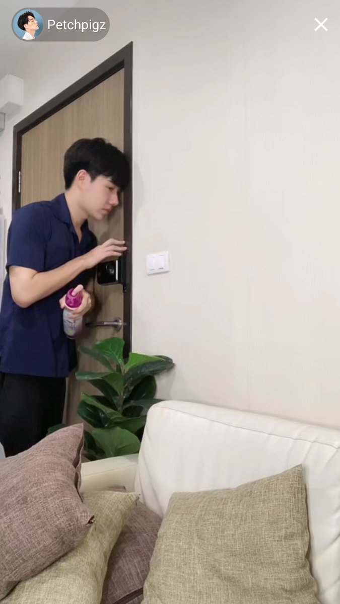 PetchpigzFC's tweet photo. ผึ้งเข้าห้อง เอ็นดูมาก 😂

https://t.co/Yv3sFjJLq4

#Petchpigz​
#ลูกหมูของเพชร https://t.co/oWxDSUXndu