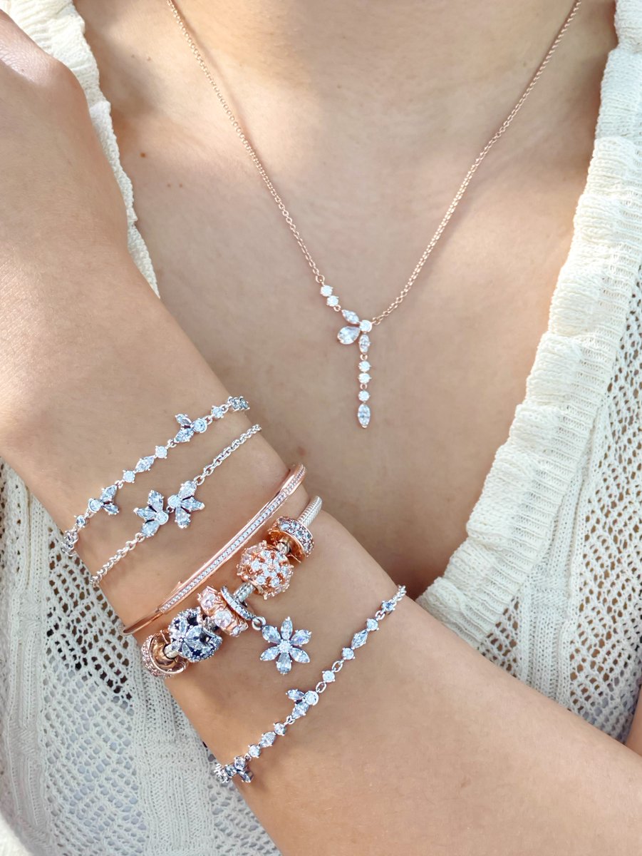 PANDORA_NA's tweet photo. Obsessing over this soft, elegant styling. RT if you're loving these pieces!

📷: https://t.co/Laf0T2ydSt https://t.co/b4xyfXwPZ1