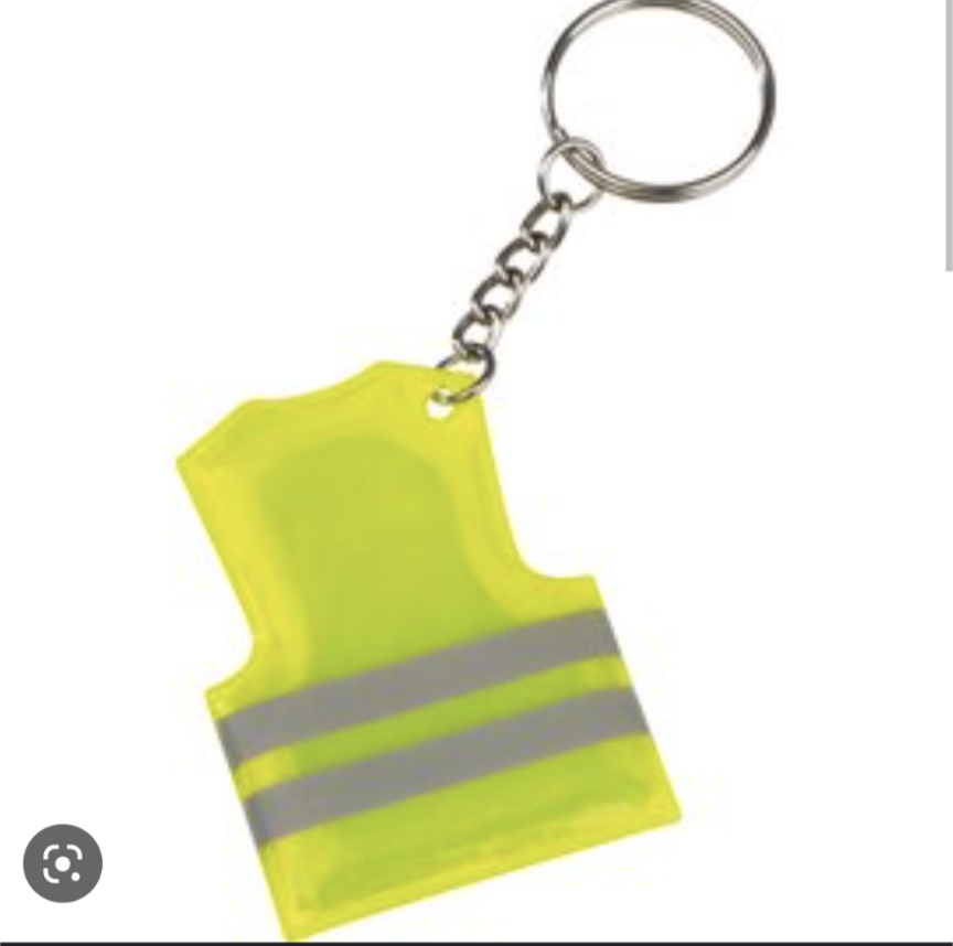 impeeNL's tweet photo. Vanmorgen verloren op #marktplein #hardenberg sleutelbos met twee sleutels en reflecterend hesje van #politie. Iemand? @gemhardenberg https://t.co/07384qLaG0