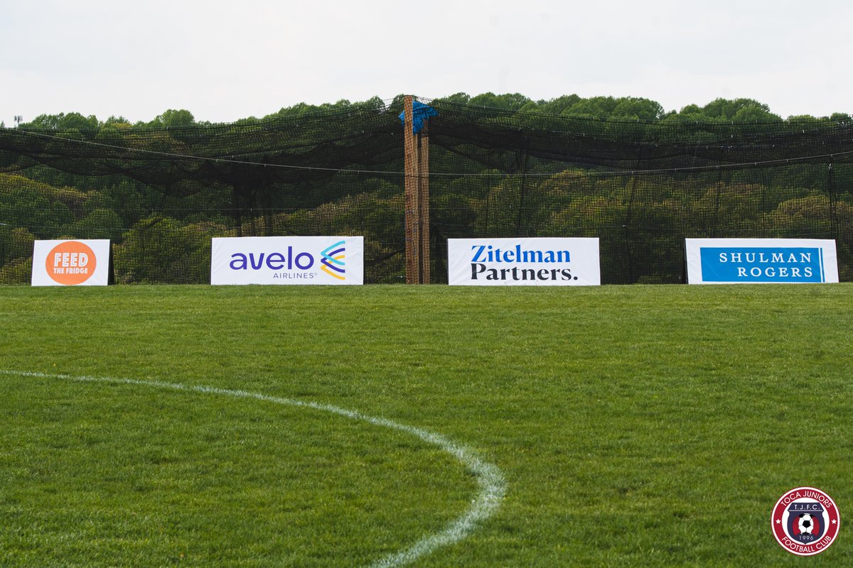 🙏 Thank you to all major sponsors! ⚽🌱 New #Softline Padded A-Frames up & the field is looking great 🔵🔴 #WeAreToca #TOCA #tocajuniors #PLAYsimple #Futbol #Football #soccer #soccercomplex #UrbanaMD #IjamsvilleMD #TOCAcomplex #TOCApredio #soccerlife #soccerfield @AMIGraphics