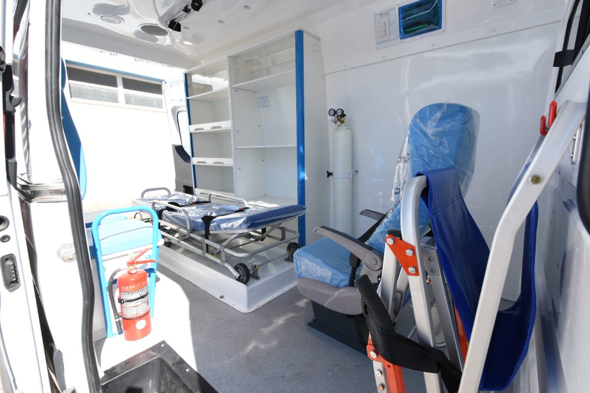 JuanVergaralr's tweet photo. En la visita al departamento Arauco realizamos la entrega de una ambulancia de traslado de alta complejidad,  un utilitario para la red de laboratorio y un ecógrafo que es especial para cardiología, con ecodopler. https://t.co/N8GDF1nYac