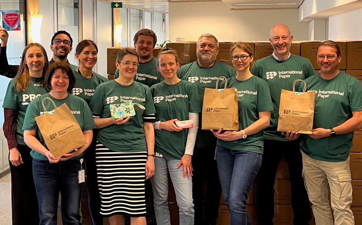 IntlPaperCo's tweet image. Our Geneva, Switzerland and Brussels, Belgium teams recently joined International Paper’s global initiative to #fightperiodpoverty by donating 800 femcare kits, each personalized with a note, which our partner @Partage Foodbank distributed to local women’s shelters. #ProudToBeIP