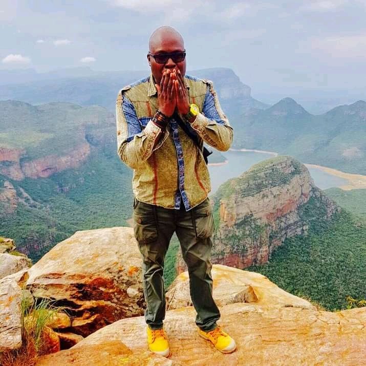 deep_renzo's tweet photo. Sanga misi rirothe nga hafha kagiso kha Mbekanyamushumo ya #Dziaorowa326pm na @shandu_vele @Ticoliphadzi na Mubveledzi @Rendys123 Musumbuluwo u swika Lavhutanu kha @Phalaphala FM duvha la vhudi la mabebo kha Khwidzhili Dakalo Munyai uva Mukondeni #Azisheeeeeeeee🎵🎼🎶📻🎙️🎧🔥🕺🏿💃🏿 https://t.co/49FDfOYj7G