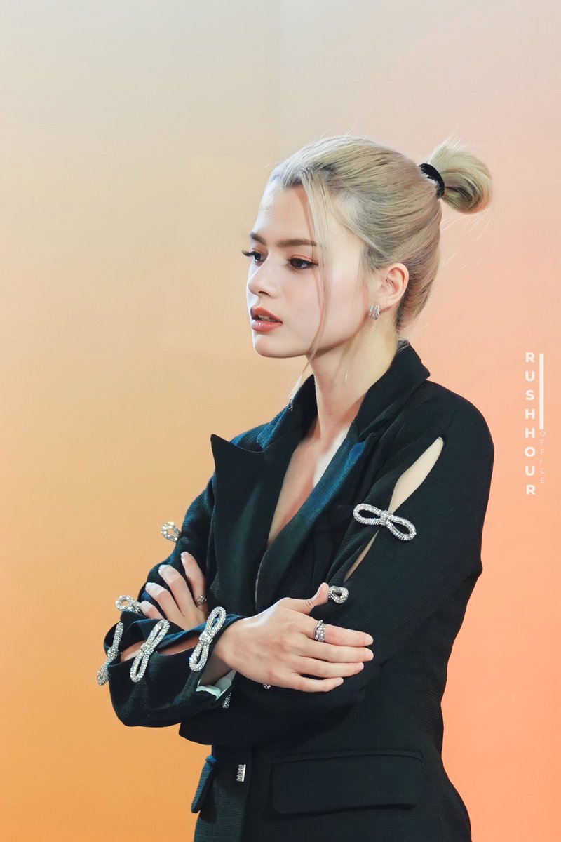 rushhour39's tweet photo. Queen 👸🏻 

#SulwhasooXBecky 
#Beckysangels
#ทีมป๊ะป๋าฟรีนเบค https://t.co/GepVvdoQ0M