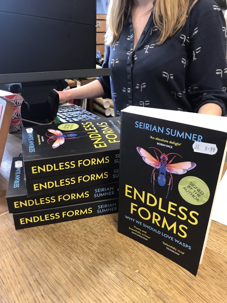 WaspWoman's tweet image. Searching for your own book in bookshops is like #geocaching for insecure authors🤣

Today’s find is #EndlessForms in the window of @SouthKenBooks! Multiple signed copies now inside this gorgeous #indiebookshop! 

@WmCollinsBooks @ArabellaPike @zcosini @UCLLifeSciences #wasplove