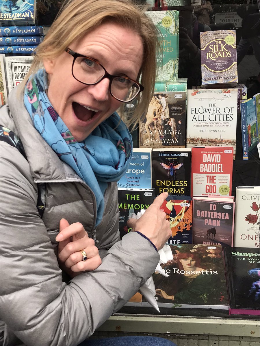WaspWoman's tweet image. Searching for your own book in bookshops is like #geocaching for insecure authors🤣

Today’s find is #EndlessForms in the window of @SouthKenBooks! Multiple signed copies now inside this gorgeous #indiebookshop! 

@WmCollinsBooks @ArabellaPike @zcosini @UCLLifeSciences #wasplove