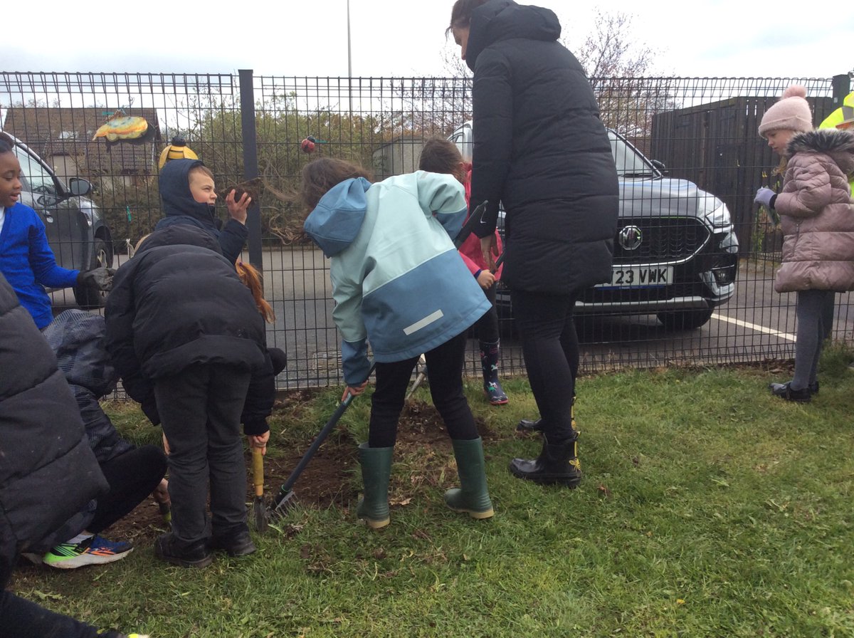 MrsAnderson_DS's tweet photo. Despite the horrible weather this week we braved the outdoors to start planting in our garden. We can’t wait to see the results. Our indoor plants are doing so well #P3greenfingers @DanestoneP https://t.co/x0Cl96ihPV