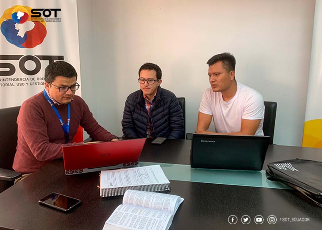sot_ecuador's tweet photo. #MesadeTrabajo| La #Zonal7 mantuvo reunión con el GAD Parroquial de #NuevoQuito del cantón Paquisha, con el fin de tratar temas asociados al registro de instrumentos de ordenamiento territorial en la plataforma #IPSOT 2.0, que deben reportar a #SOTEcuador. https://t.co/BU1quuozSG
