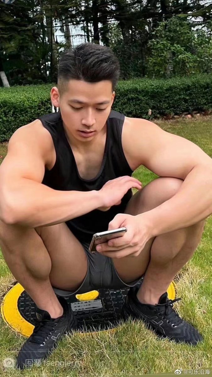 Bobzo6910's tweet photo. 4/27 捕獲野生鮮肉，爆起來‼️

逛公園看到這種的怎麼受得了🥰

🌈 #捕獲野生鮮肉
🌈 #爆鮮肉

留言分享你捕獲鮮肉照片

歡迎轉推分享並追蹤 #爆肉公社 

⭕️鮮肉超市👉 https://t.co/XENtQmZRnt
⭕️爆肉公社Line👉 https://t.co/lcaTryOtbW
⭕️爆肉公社🔞��聊👉 https://t.co/uHDXj6CVcY https://t.co/X43DYZTEKk