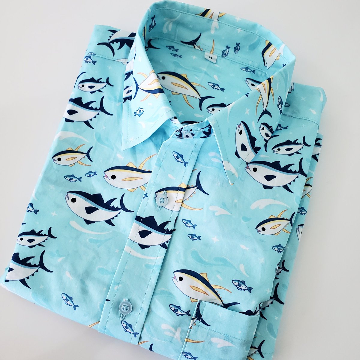 mg3kiryu's tweet photo. MY NEW BUTTON UP!!!!!!! The colours turned out sooooo good 😭🐟💕 https://t.co/ae4LdzX0kV