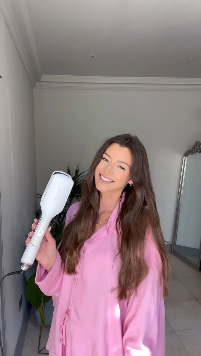 eleanorsdior's tweet photo. the prettiest🥺🤍

#eleanorcalder https://t.co/o0yrNU8tch