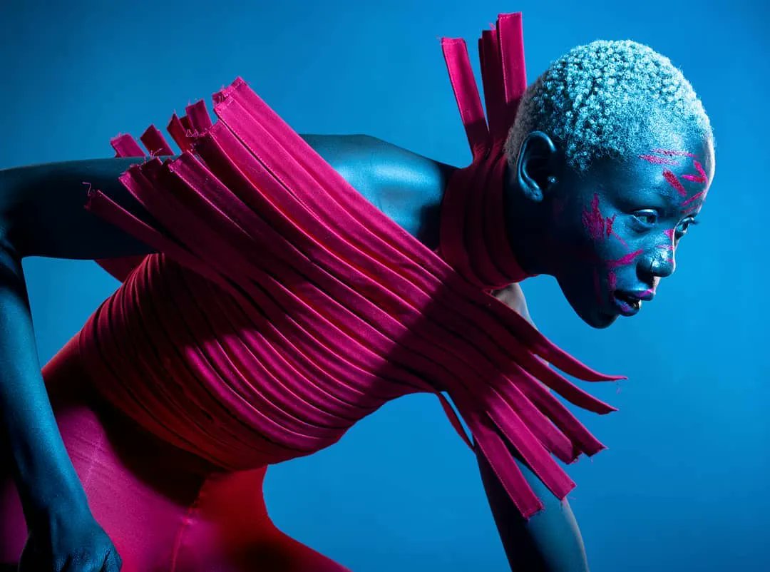 BeautifulBzarre's tweet photo. Bold and unapologetic - celebrating Ukranian designer DZHUS 's Outline Corset!
Photo @JudeFotografy
Styling Irina Dzhus
MUA @mua.model
Model @tosin_d_sui
Originally published in @SpiritAndFlesh magazine
#beautifulbizarre #DZHUS #dzhusconceptualwear #IrinaDzhus https://t.co/F9ElufB1cS