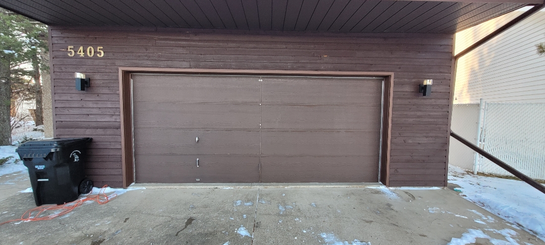 edmonton_gdd's tweet photo. Beautiful Transformation! The original well-worn wood door was replaced with the Haas 670 Ranch in American Walnut, complete with Dark Grey windows. Contact Us today or come visit our showroom for a quote. https://t.co/cBaRE4xuRh