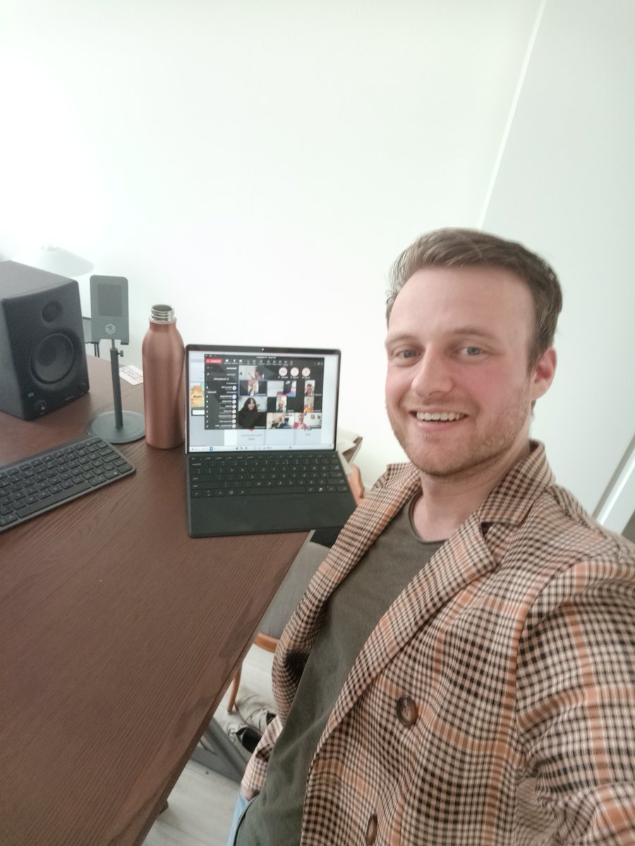 WIJrijswijk's tweet photo. Een onwijs bruisende en vooral gezellige koningsdag! De sfeer zat er goed in bij de ruim 12 evenementen in Rijswijk! 

Bij de Koningsdagquiz deden Rijsijkers mee vanuit het hele land: de Ardennen, de achterhoek en het terras in Delft!

 #koningsdag #kingsday #markt #oranje https://t.co/aZpxIuXRfl