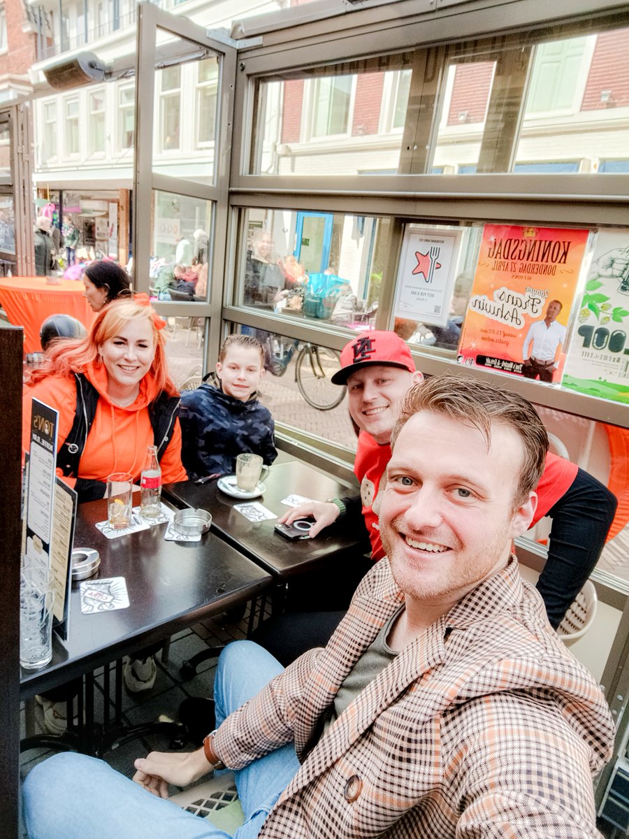 WIJrijswijk's tweet photo. Een onwijs bruisende en vooral gezellige koningsdag! De sfeer zat er goed in bij de ruim 12 evenementen in Rijswijk! 

Bij de Koningsdagquiz deden Rijsijkers mee vanuit het hele land: de Ardennen, de achterhoek en het terras in Delft!

 #koningsdag #kingsday #markt #oranje https://t.co/aZpxIuXRfl