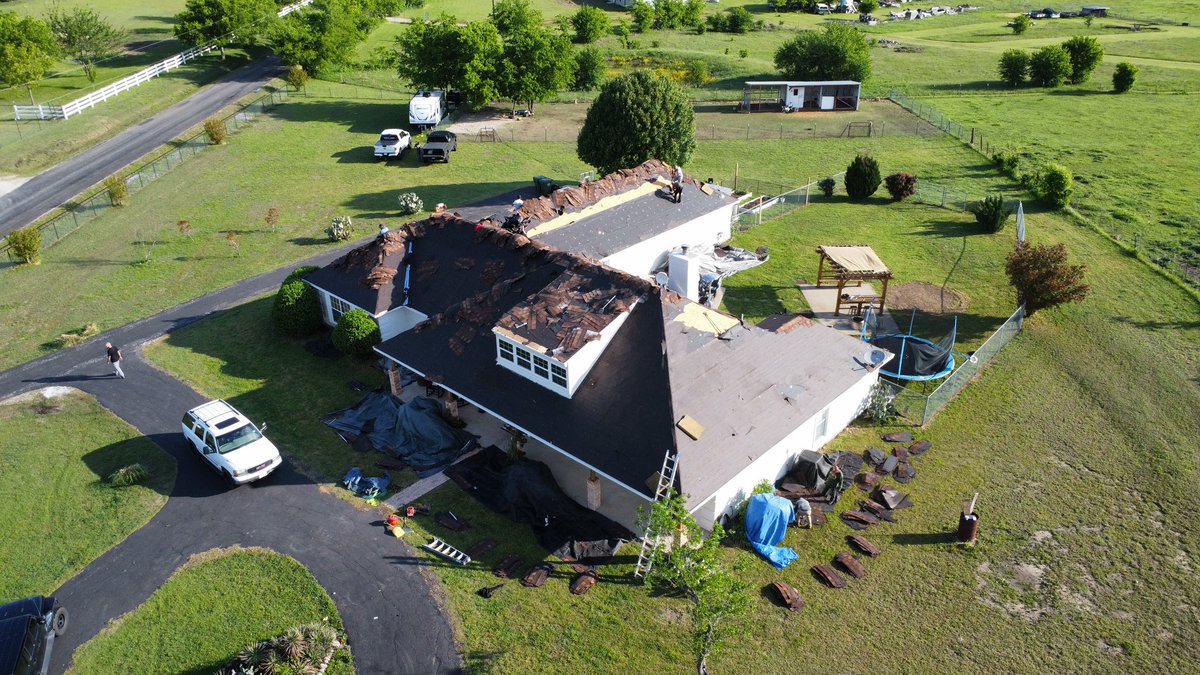 TexasLegacyGC's tweet photo. Suns out, time for a roof install!! #Roofing #TexasLegacy #SangerTX https://t.co/6YPEJxr8Qn