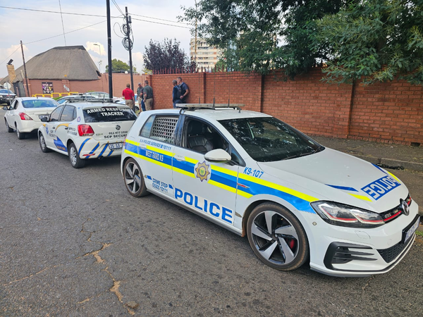 SCP_SECURITY's tweet photo. Hijacked vehicle has been recovered by SCP Security, backed up by Help24 & SAPS West Rand K9 Unit on the cnrs of Rose & Princess Rd, Claremont.
The vehicle was hijacked in Riverlea.
#SCPSECURITY #TEAMSCP #TRACKERSA https://t.co/4jaXf1FZDu