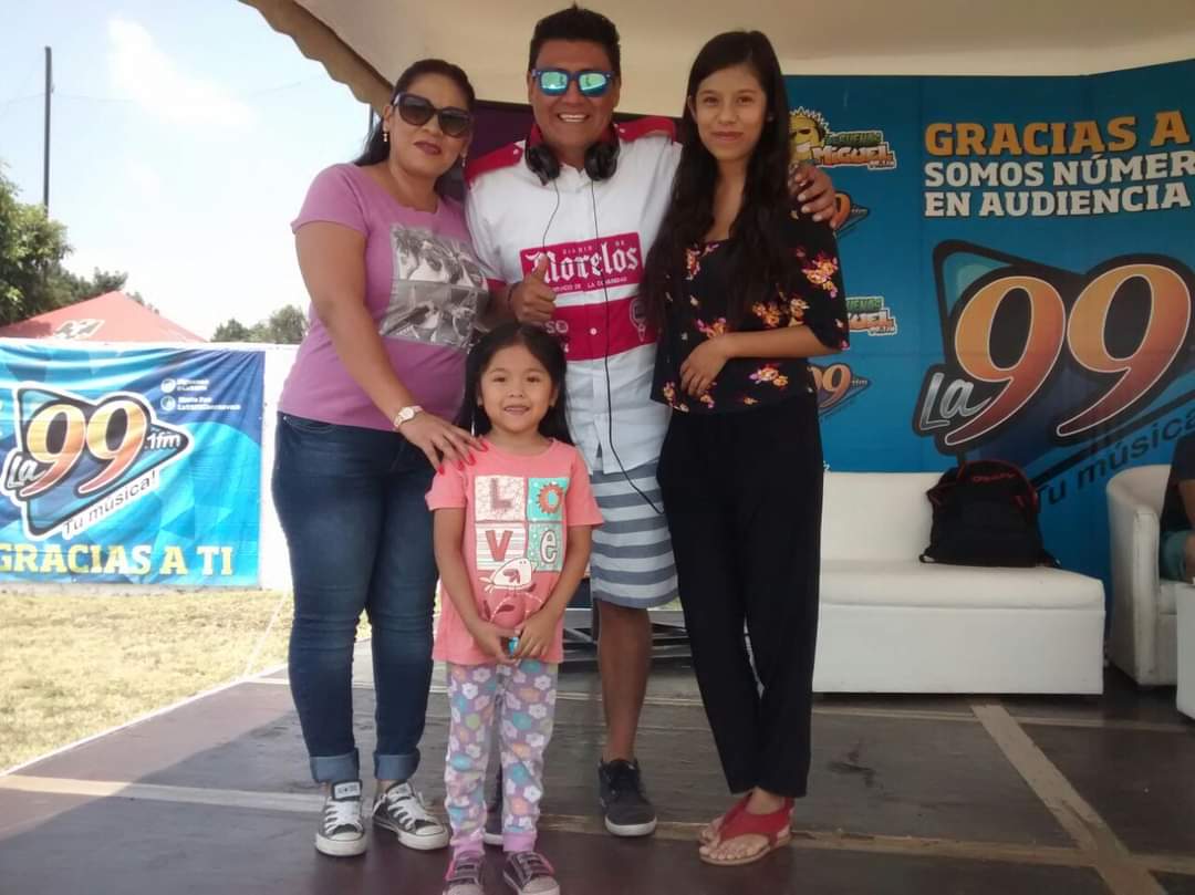 FansDeLa991's tweet photo. #RecuerdosdeMiInfancia cuando nos conocimos Micke..hace 6 o 7 años ufff mi hermana #Sugey estaba bien peque...😍 @YODEBUENAS https://t.co/MihqMOtmrs