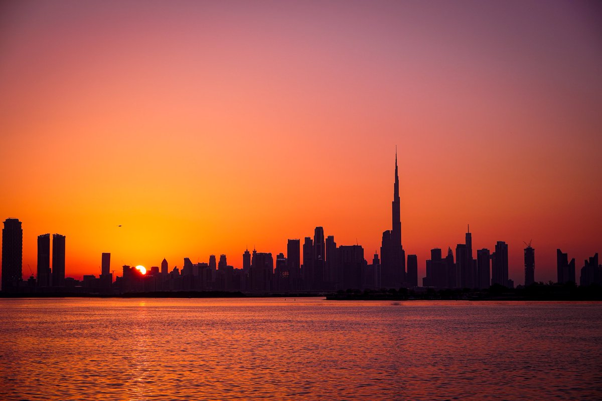 rorschach54's tweet photo. #SunsetVibes #Dubai #DubaiMarina #dubailife #sky #evening #red #sun #burjkhaleefa #emaar #damac #streetphotography #buildings #architecture https://t.co/OKdiG13v3Z