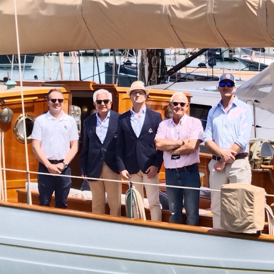 PalmaBoatShow's tweet image. ✨ Hoy se ha llevado a cabo en #PIBS23 la presentación de la Regata Illes Balears Clàssics a bordo de la goleta Naema, que ha sido expuesta por Northrop &amp;amp; Johnson.

Un primer día que va cargado de novedades y variedades. Ven a disfrutar de la mejor experiencia náutica💙

#PIBS23