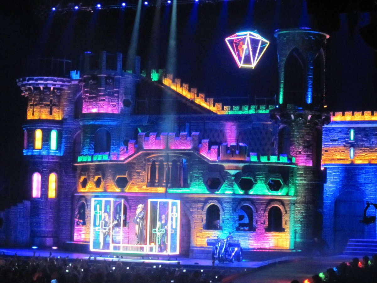 stevenartpop's tweet photo. the born this way ball castle was the definition of ICONIC https://t.co/QjAO2mCAEd