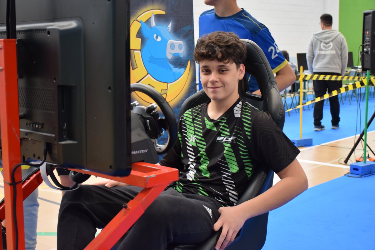 Son muy jóvenes, pero han venido a romper los moldes del simracing... y menudo espectáculo nos han dado en la <a href="/Ourenseiccweek/">Ourense ICC Week</a> con <a href="/LUAGaming_/">LUA</a> y <a href="/Mach25Gaming/">Mach25 Gaming</a> Enormes!
Gracias a la <a href="/DeputacionOU/">Deputación de Ourense</a>