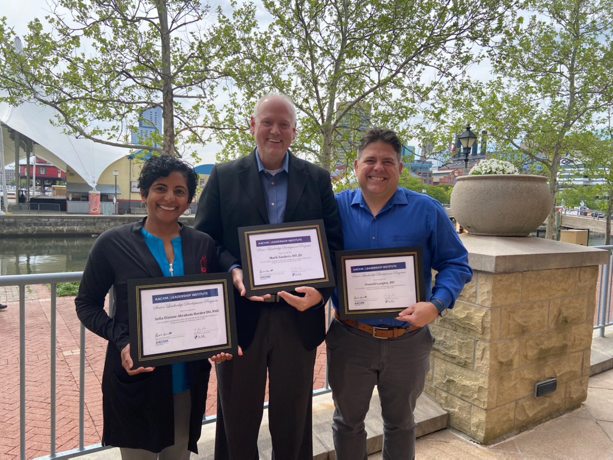 vcomvirginia's tweet photo. Congrats to VCOM-VA Assoc. Dean for Clinical Affairs Sofia Abraham-Hardee, who recently completed a Senior Leadership Development Program with @AACOMmunities. She was joined by Dean Mark Sanders & Asst. Dean for Clinical Affairs Andy Langley from @vcomlouisiana. #VCOMLeadership https://t.co/uPT2SkMzEm