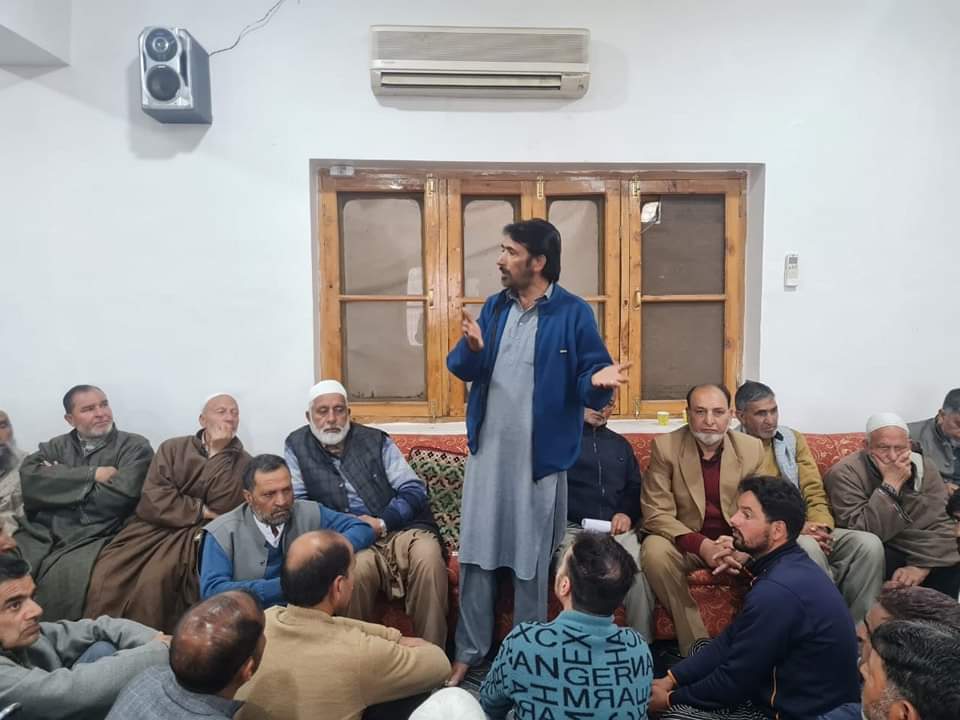 GAMIR_INC's tweet photo. BJP Govt has crossed all limits of betrayal and mis-governance while pushing J&amp;K towards its darkest era in terms of employment, development &amp; various other issues including absence of democratic setup. There was no development to be seen since Modi Govt assumed power at Centre. https://t.co/vDVcmjvSXe