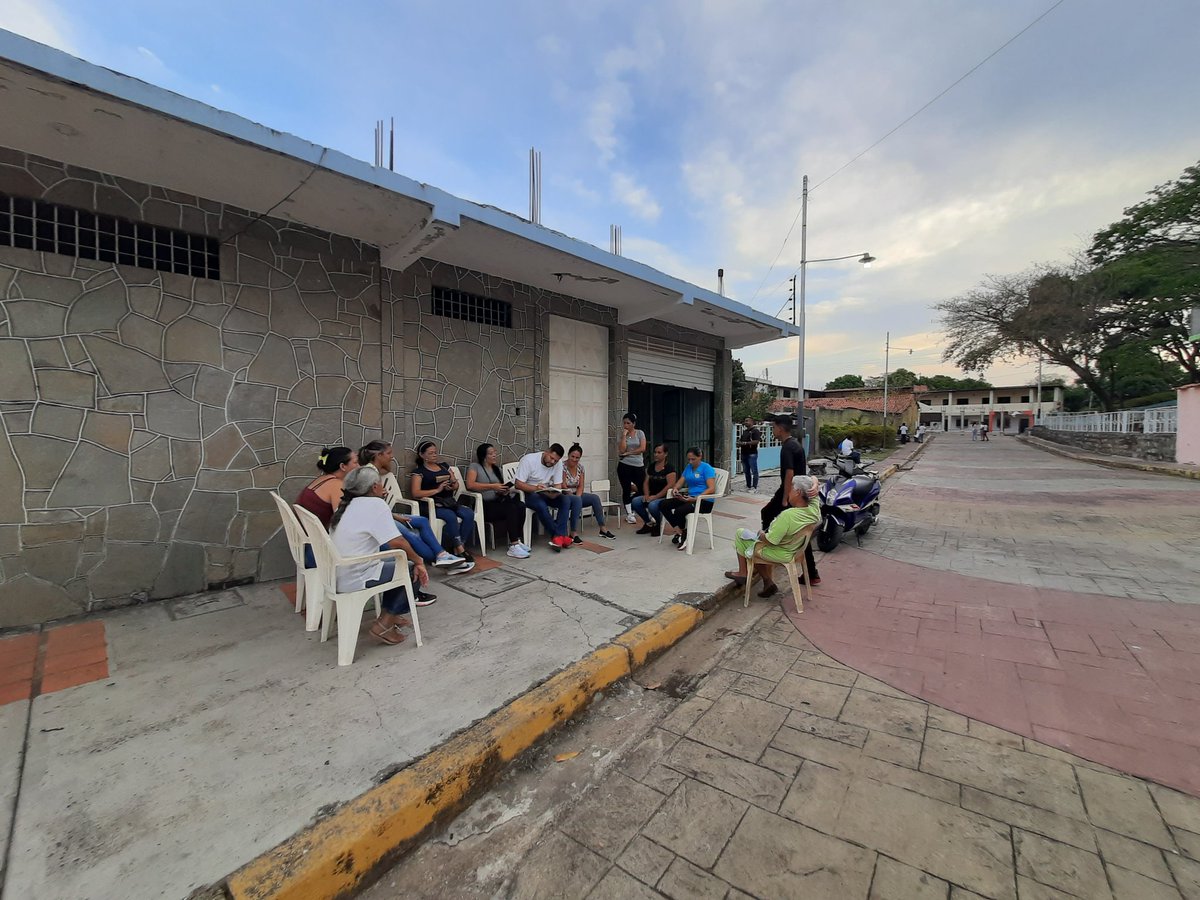 MiguelJbass's tweet photo. #26Abril | Reunidos con los compañeros de la #BSARR, llevando el mensaje de nuestro candidato de @ADemocratica compañero @prospericarlos

Nosotros como #Juventud estamos listo para recuperar nuestro país 🇻🇪

Llegará la #ProsperidadParaVenezuela

#SanSebastianConProsperi 🏴 https://t.co/9RZT90C3iQ