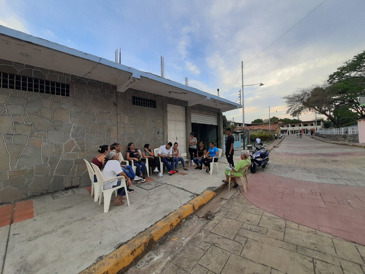 #26Abril | Reunidos con los compañeros de la #BSARR, llevando el mensaje de nuestro candidato de <a href="/ADemocratica/">Acción Democrática</a> compañero <a href="/prospericarlos/">Carlos M. Prosperi</a>

Nosotros como #Juventud estamos listo para recuperar nuestro país 🇻🇪

Llegará la #ProsperidadParaVenezuela

#SanSebastianConProsperi 🏴