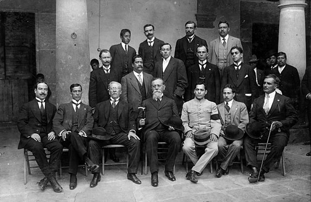 venusgarza's tweet photo. No solo somos revolucionarios de la nación, sino de América Latina, revolucionarios del universo 🧐 https://t.co/XPmPqpHI19