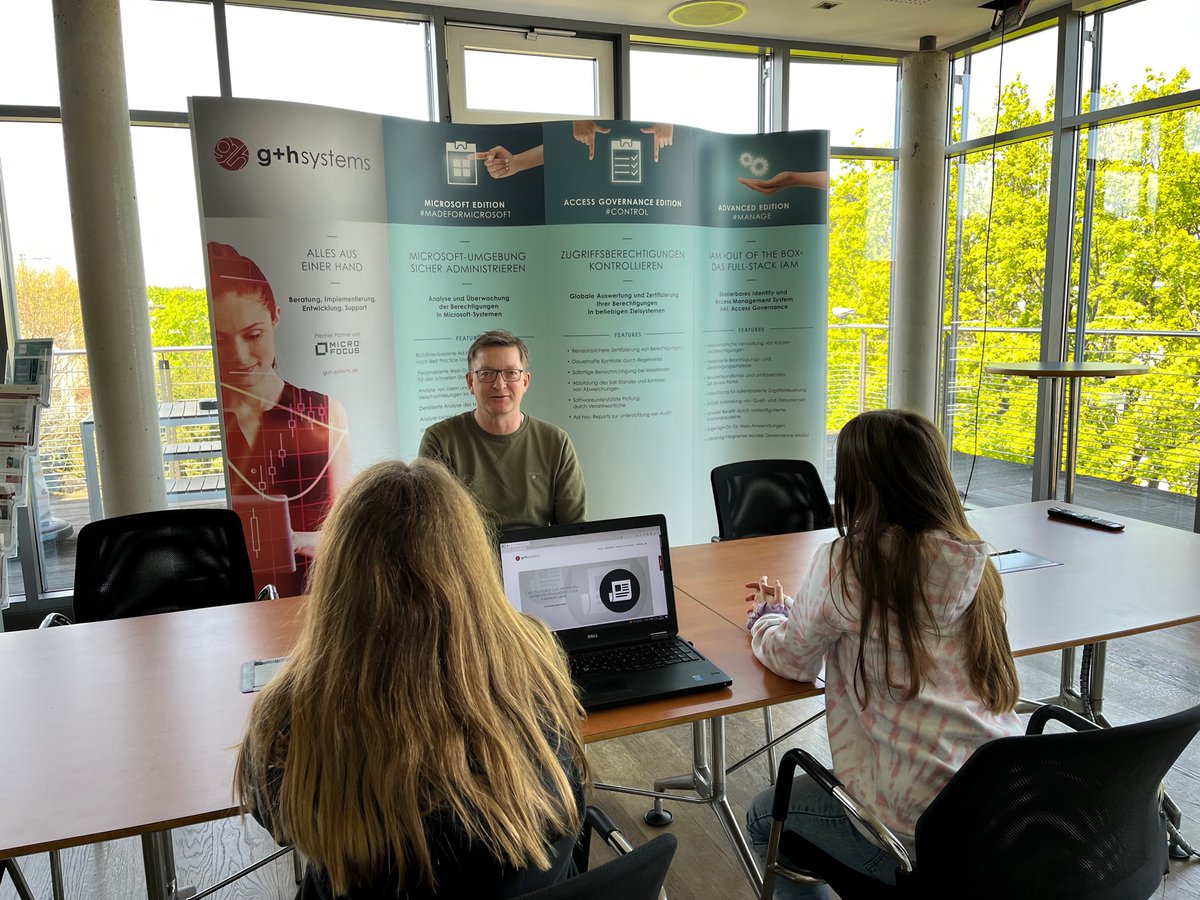 GuhSystems's tweet photo. Zum heutigen Girls/Boys Day hatten wir zwei junge Nachwuchskräfte, Angelina und Smilla, bei uns im Office zu Besuch. Die 11- und 12-jährigen Girls durften bei uns ein wenig IT-Luft schnuppern. Wer weiß, vielleicht sehen wir uns ja in ein paar Jahren wieder...
#girlsday #itberufe https://t.co/h2xDNHCxdS